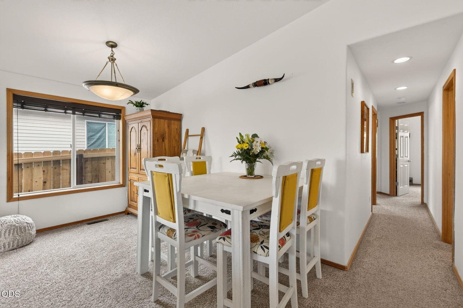 Photo of 725 Robin Place 5 of 27