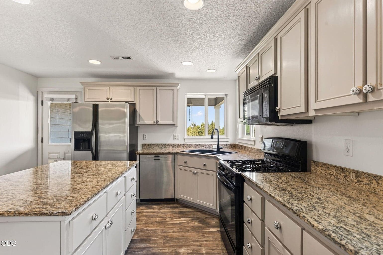 Photo of 63825 Hunters Circle 4 of 31