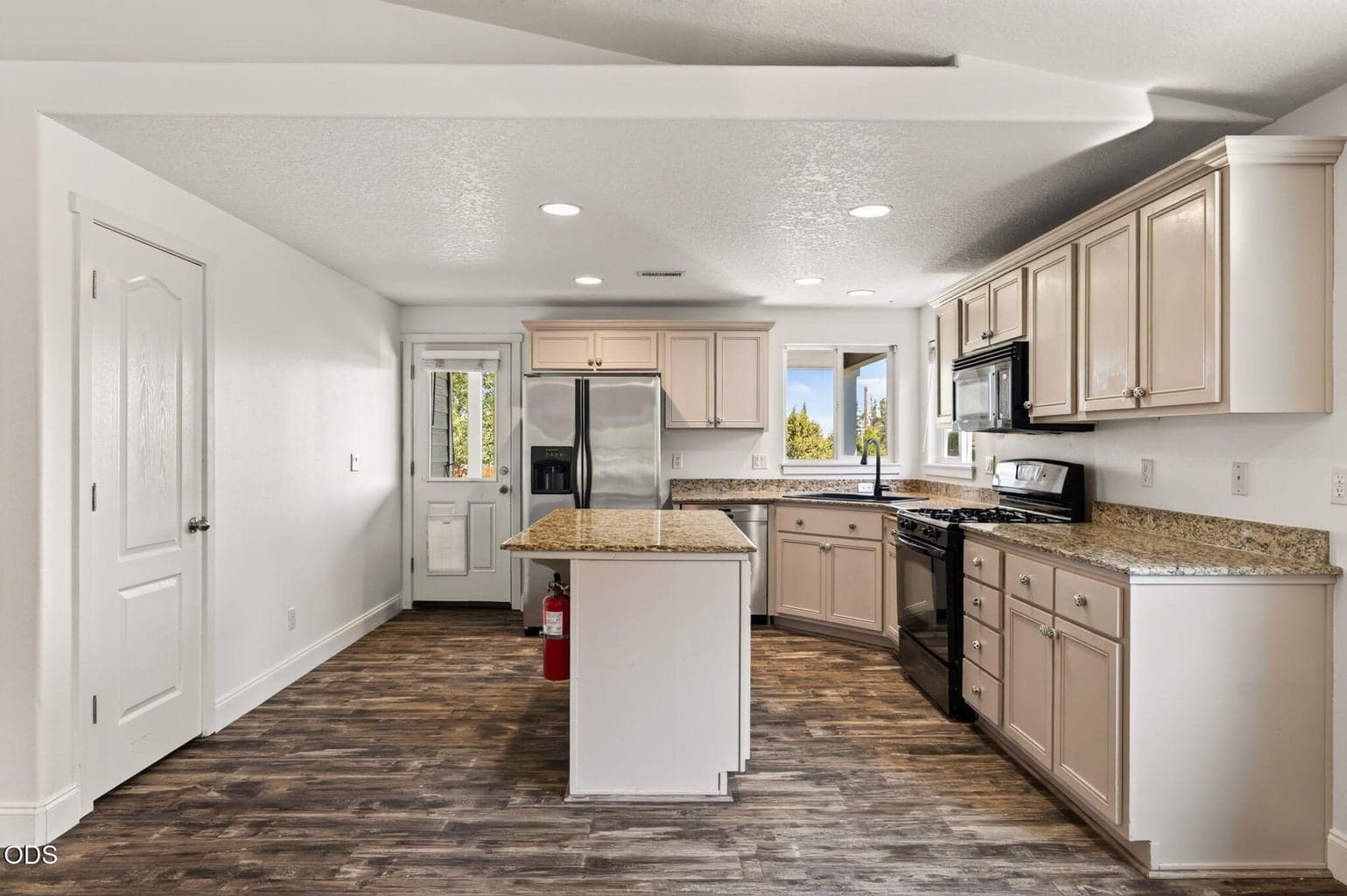Photo of 63825 Hunters Circle 6 of 31