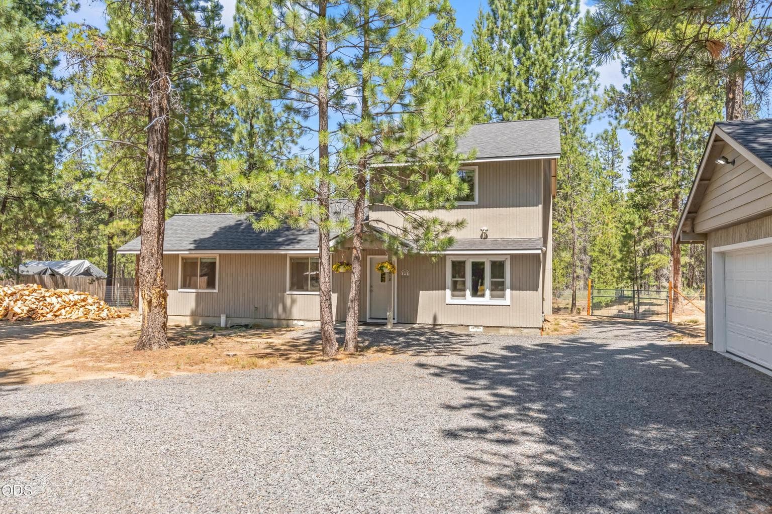 Photo of 16018 Park Drive 2 of 27