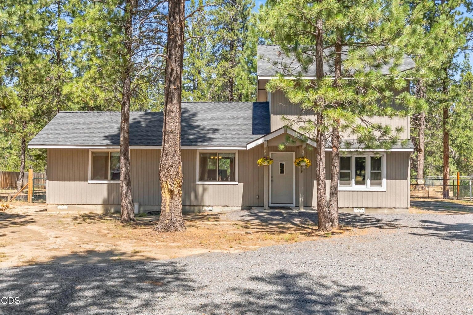 Photo of 16018 Park Drive 1 of 27
