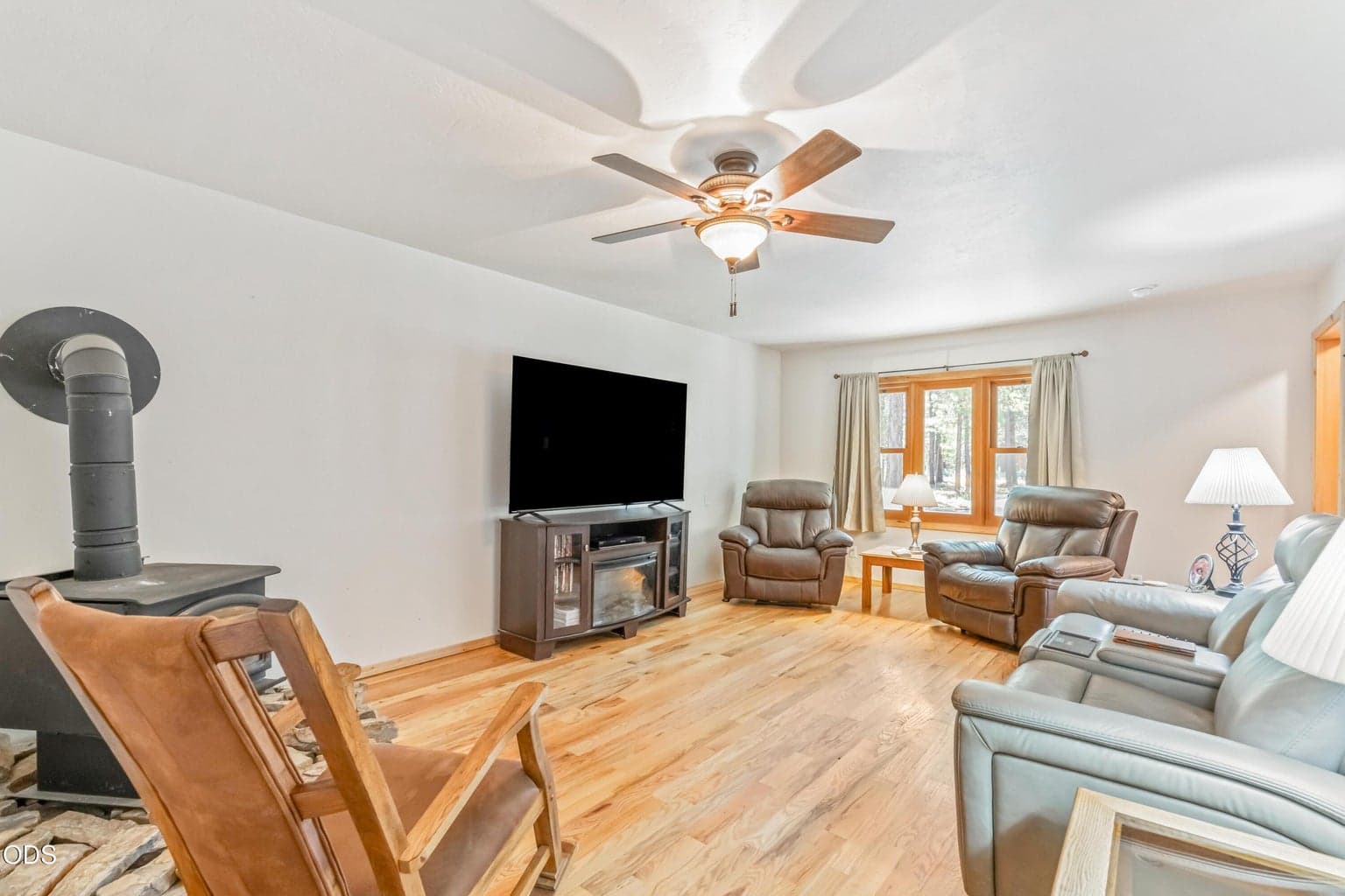 Photo of 16018 Park Drive 6 of 27