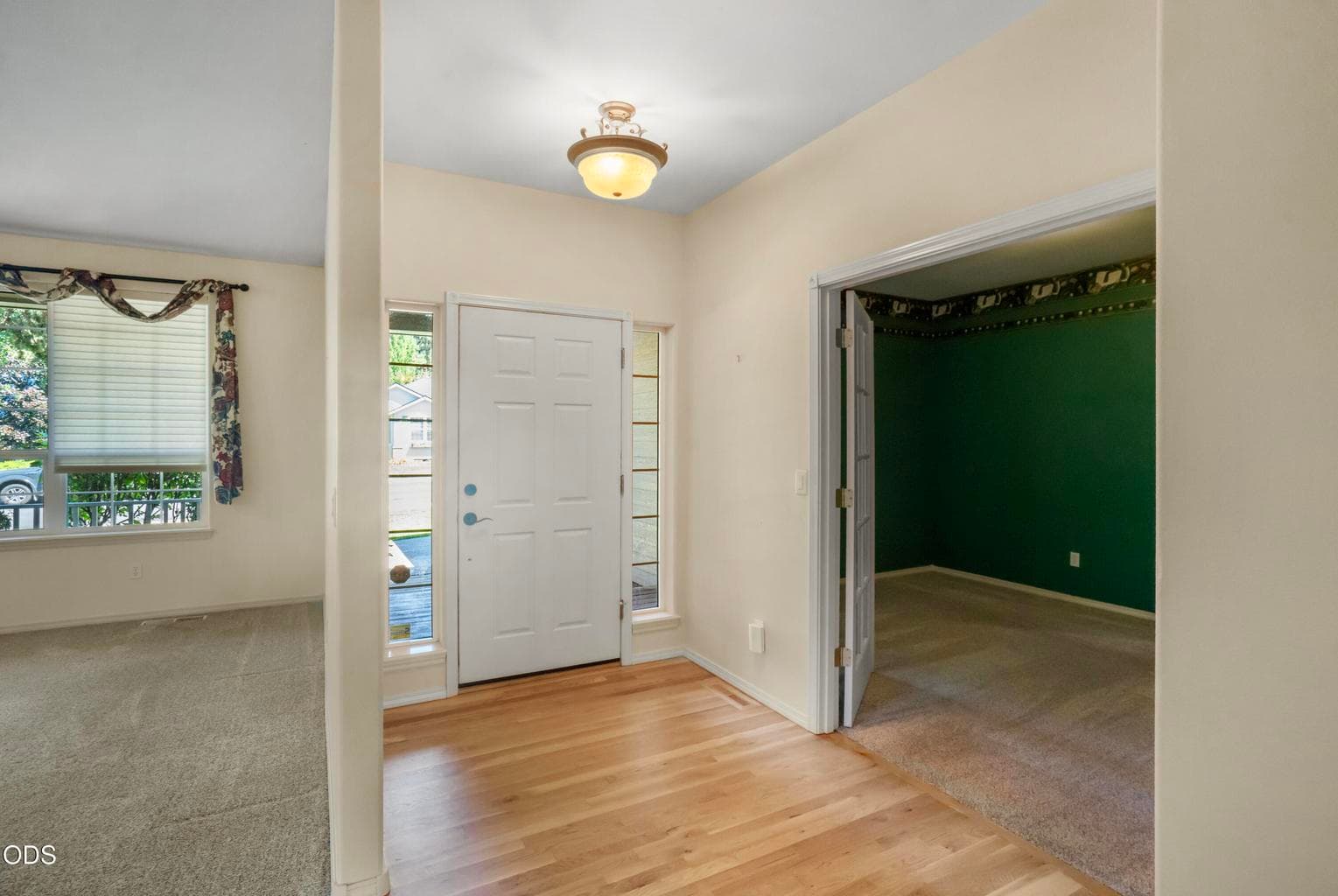 Photo of 1083 Shadowood Drive 4 of 37