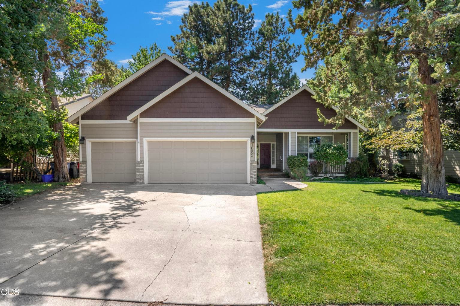 Photo of 1083 Shadowood Drive 1 of 37