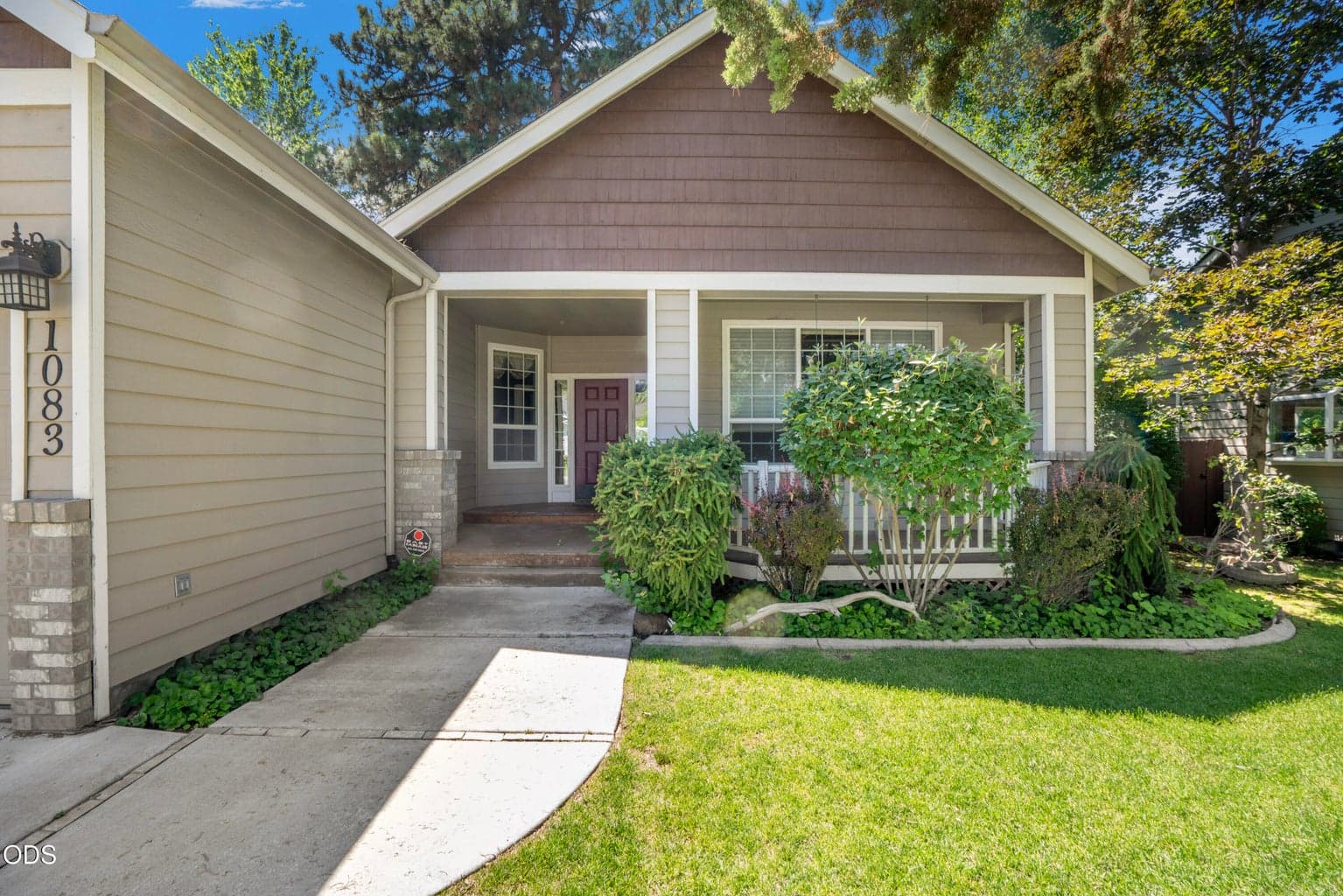 Photo of 1083 Shadowood Drive 2 of 37