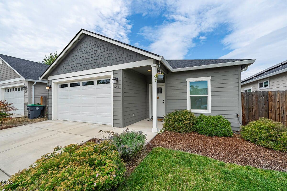 Photo of 681 Heber Lane 1 of 28