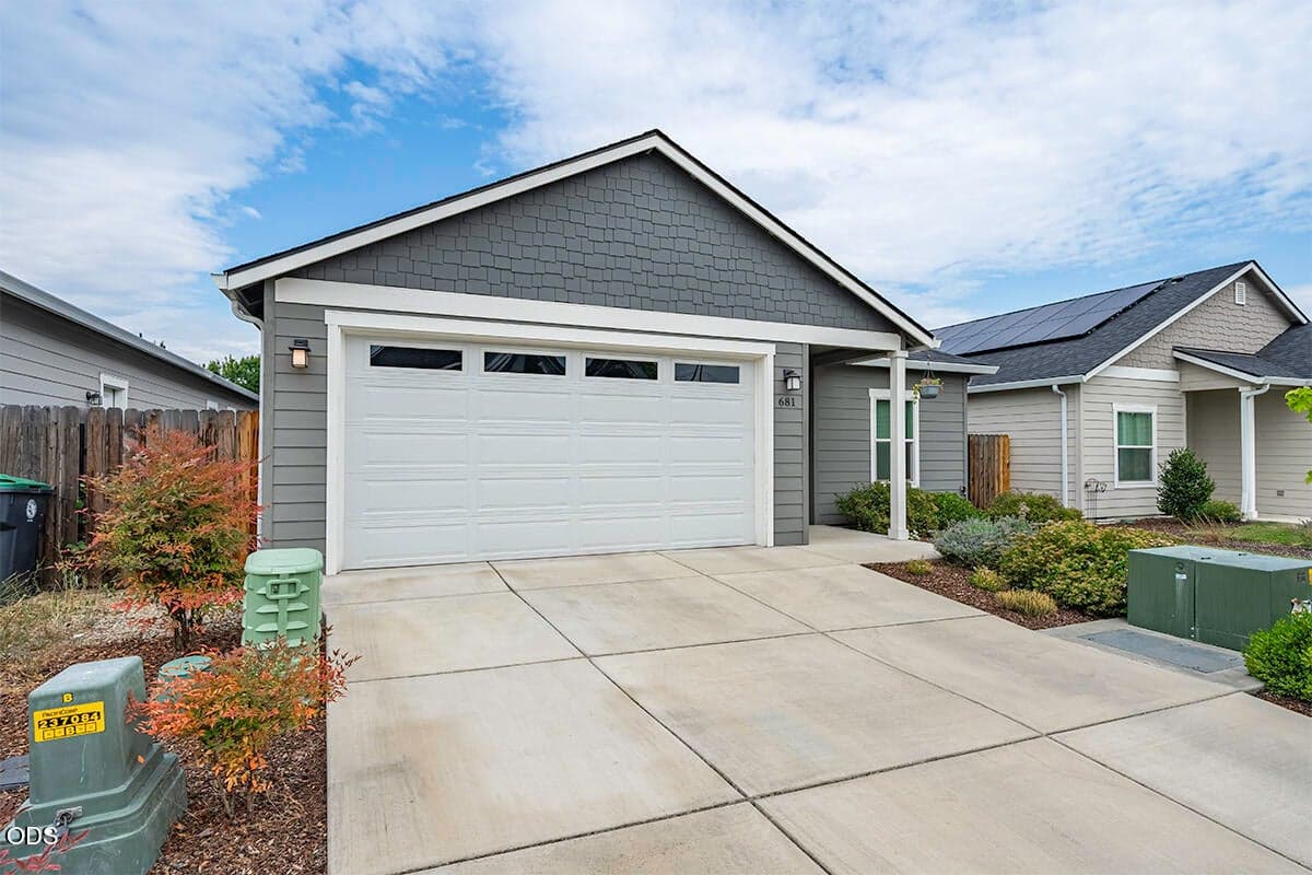 Photo of 681 Heber Lane 2 of 28
