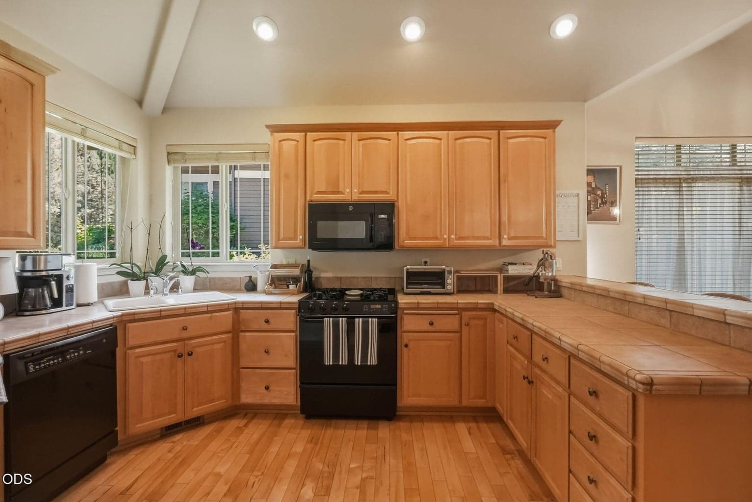 Photo of 335 Mount Washington Drive 4 of 31
