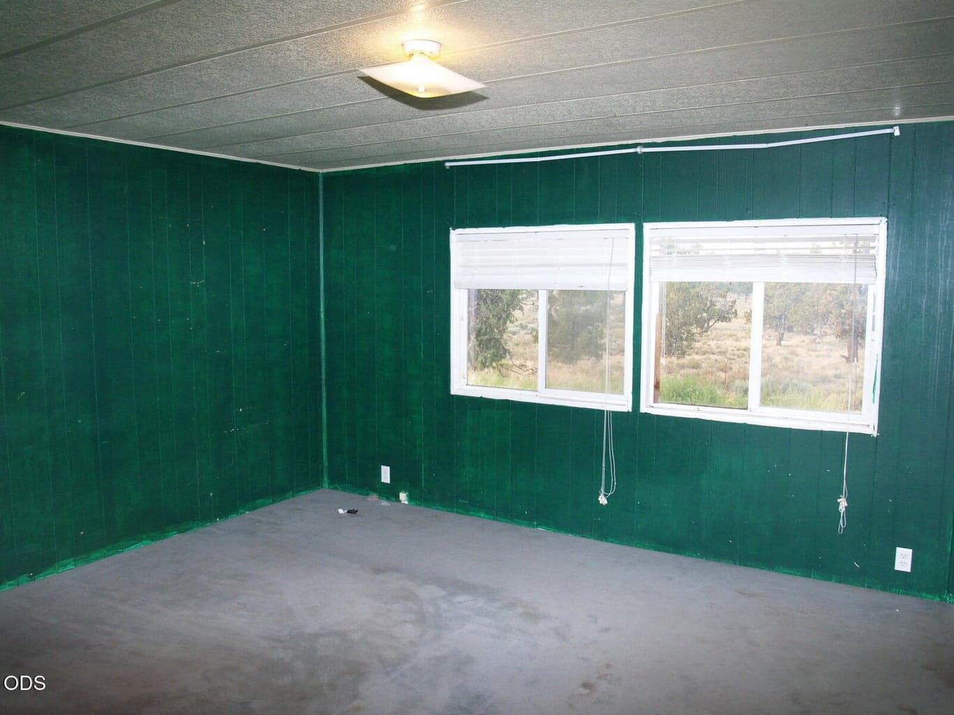 Main bedroom..It's only paint!