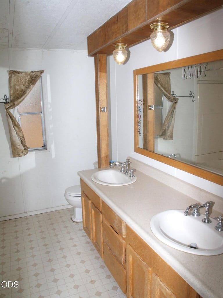 Main bathroom