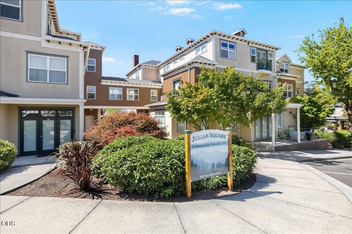 Photo of 624 Fair Oaks Court 1 of 21