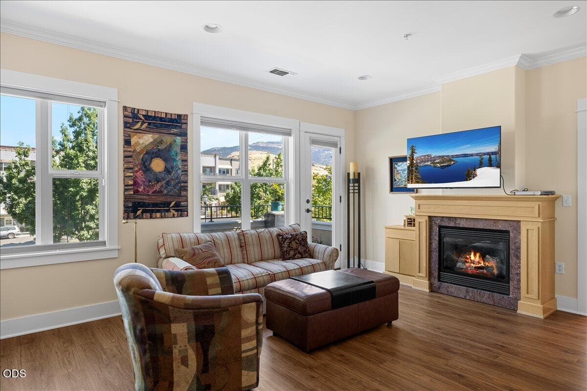 Photo of 624 Fair Oaks Court 3 of 21