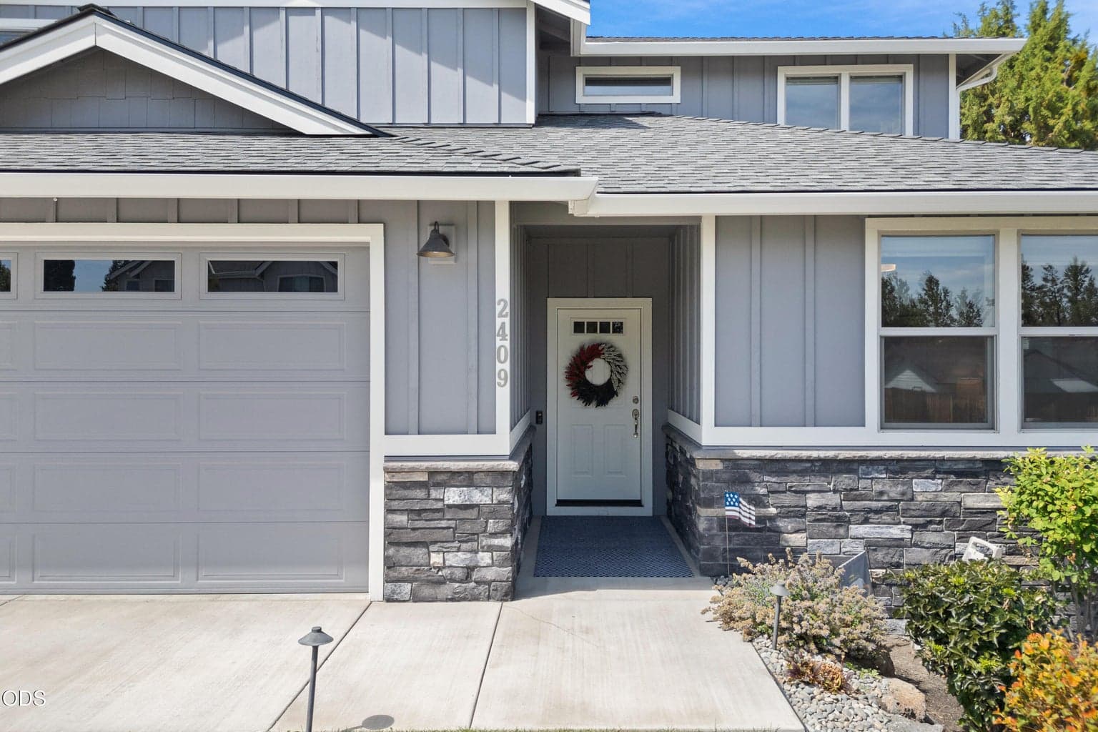 Photo of 2409 Robinson Street 5 of 71