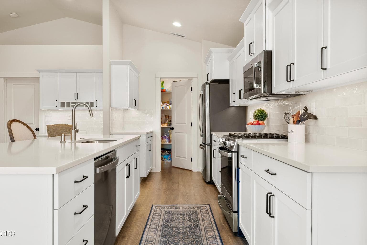 Photo of 1949 W Williamson Avenue 6 of 44