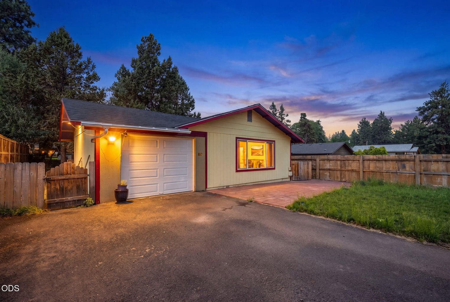 Photo of 567 Centennial Street 1 of 22