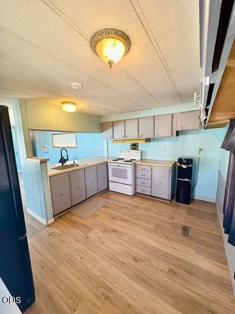 Photo of 3050 Main 3 of 11