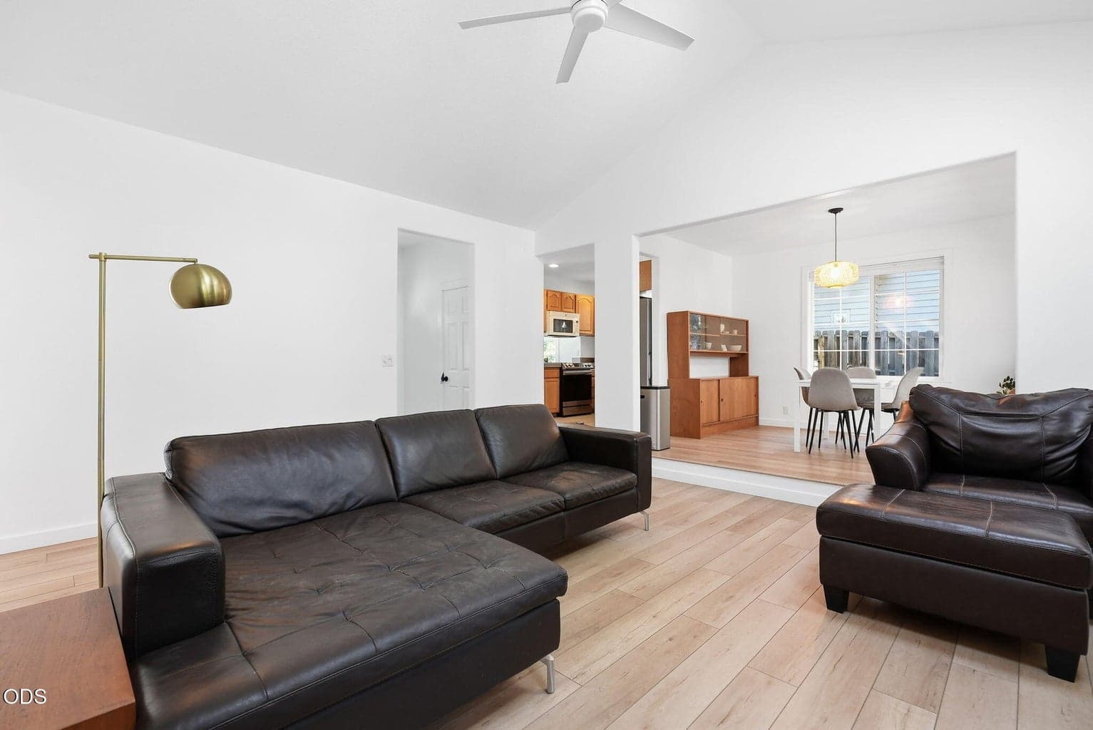 Photo of 947 SE Sunwood Court 8 of 34