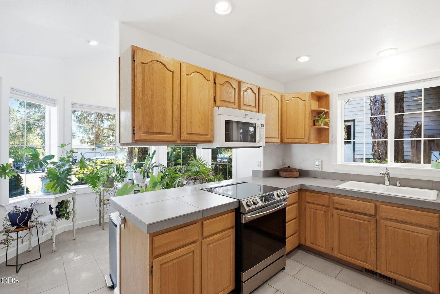 Photo of 947 SE Sunwood Court 12 of 34