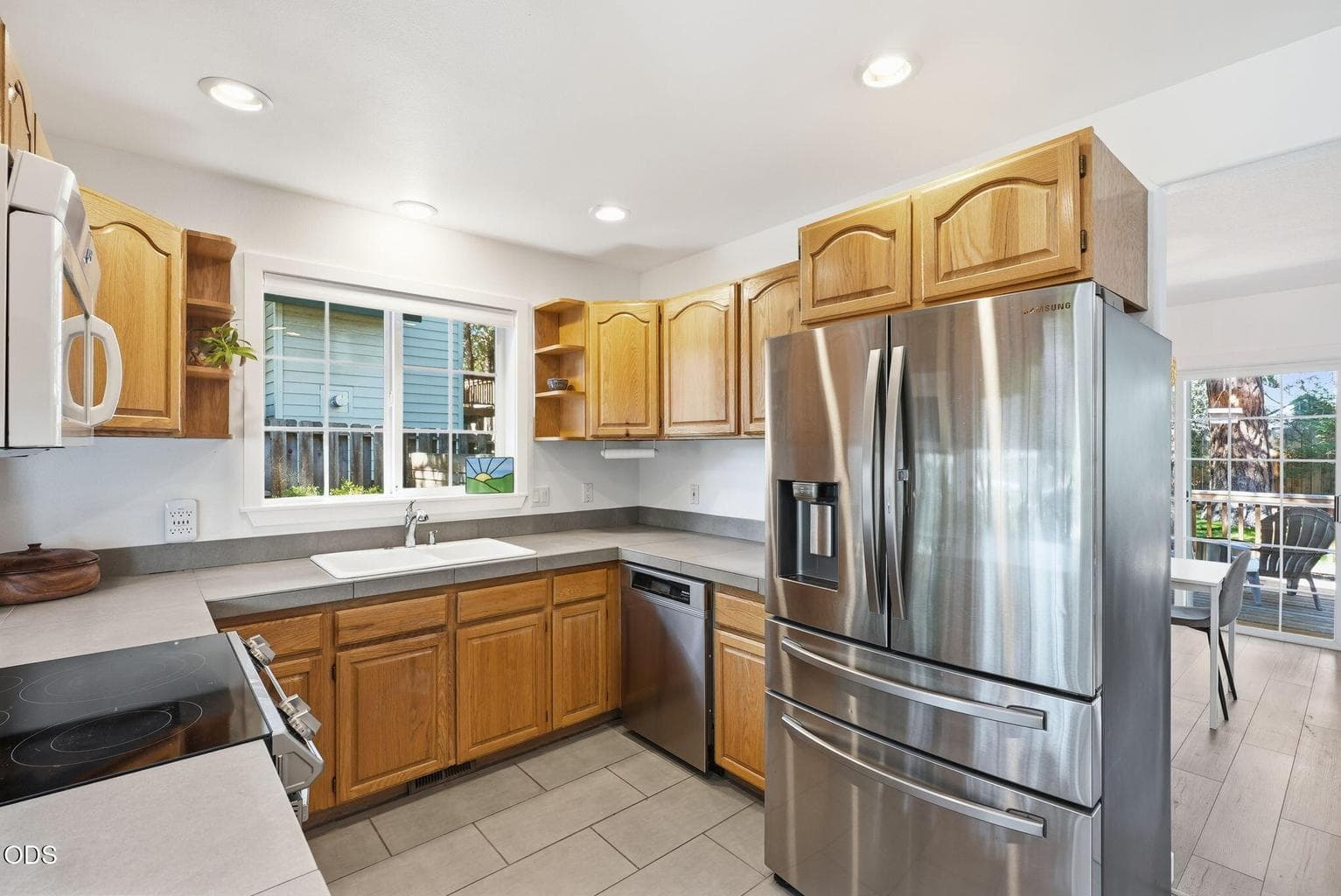 Photo of 947 SE Sunwood Court 13 of 34