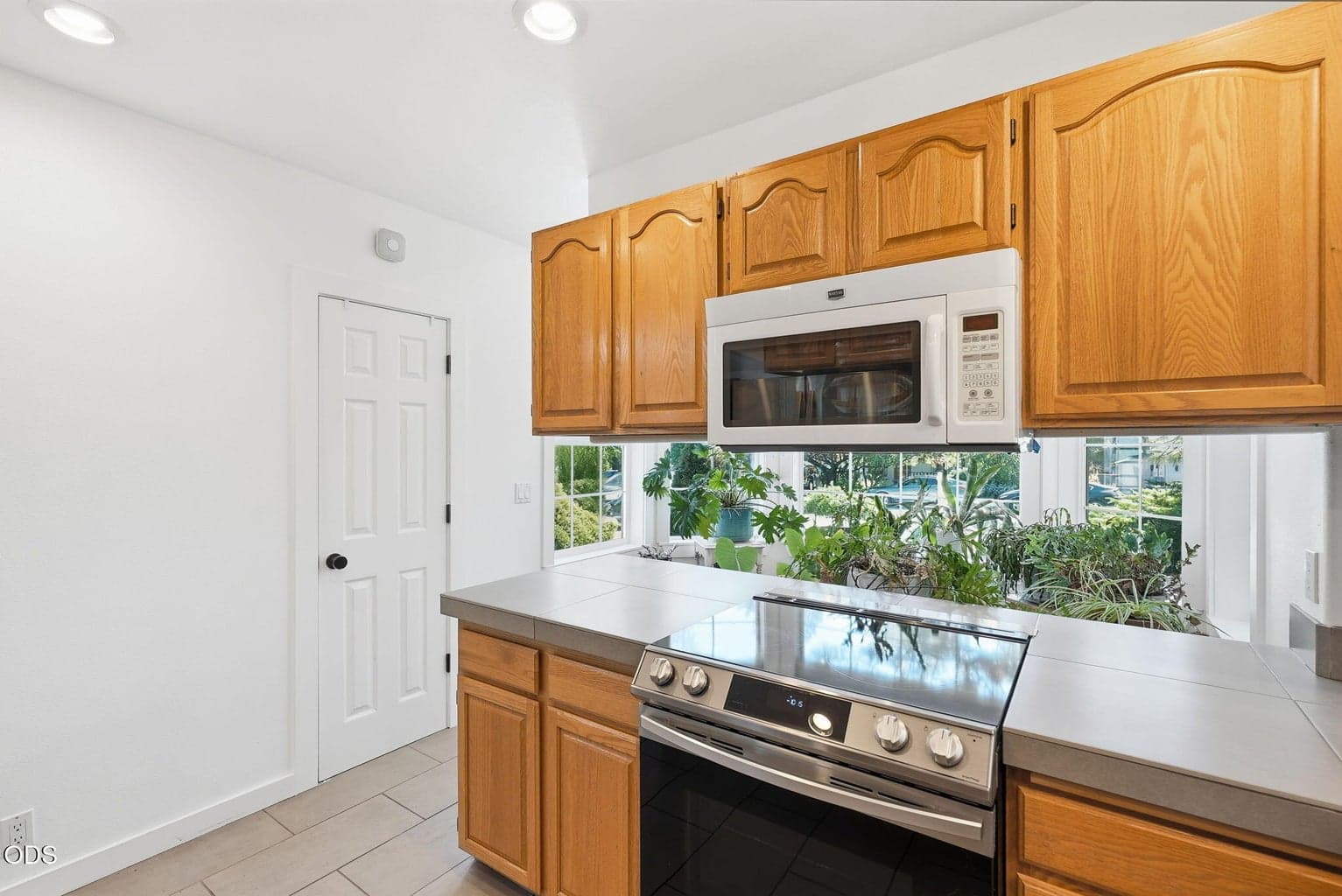 Photo of 947 SE Sunwood Court 14 of 34