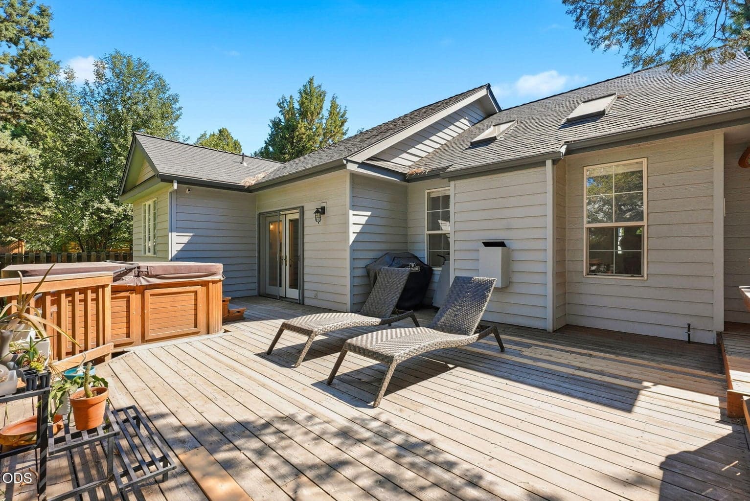 Photo of 947 SE Sunwood Court 31 of 34