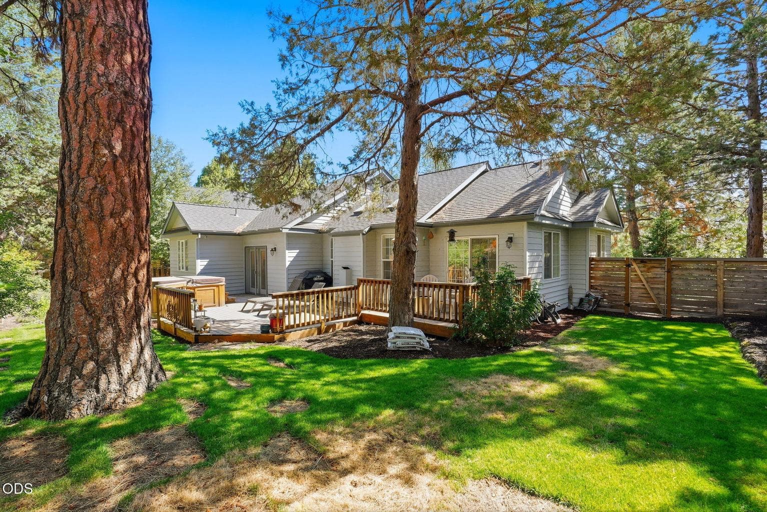 Photo of 947 SE Sunwood Court 33 of 34