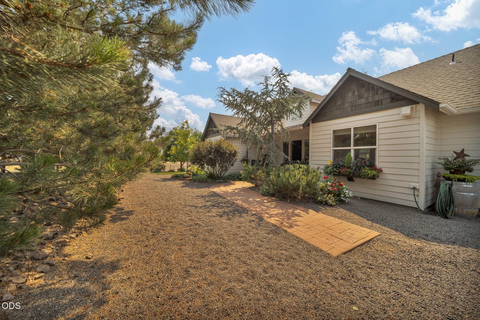 Photo of 998 Brown Drive 4 of 38