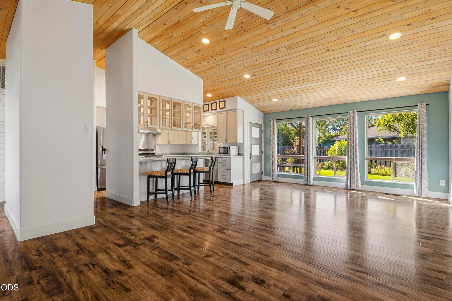 Photo of 649 NW 21st Court 25 of 53