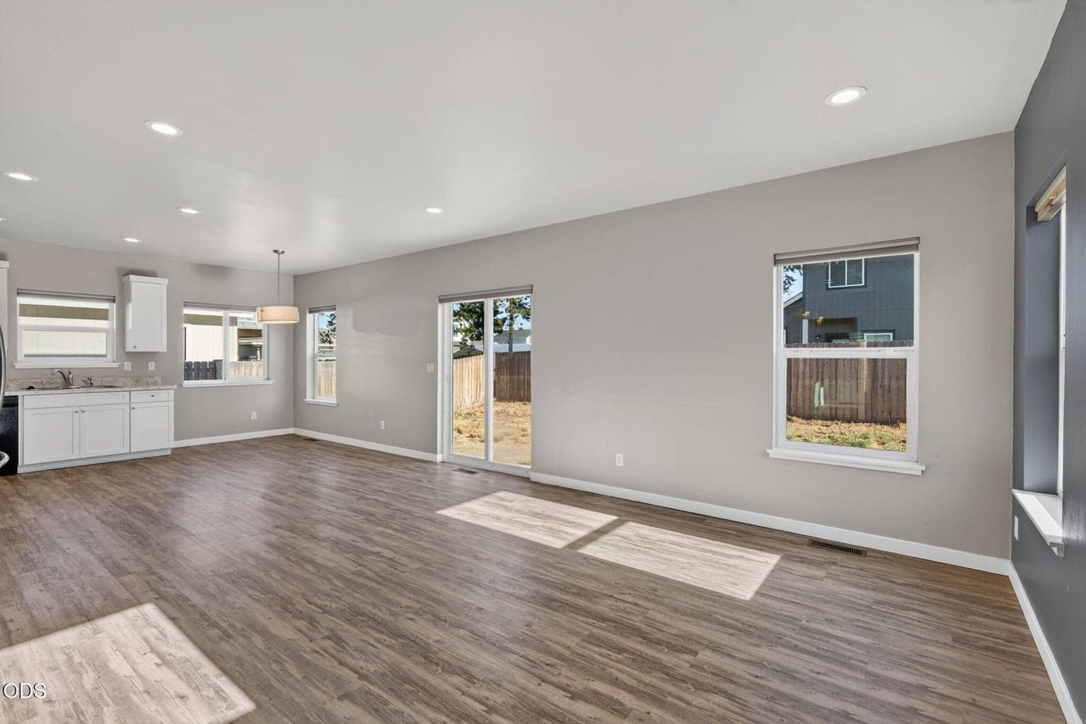 Photo of 16428 Bassett Road 17 of 43