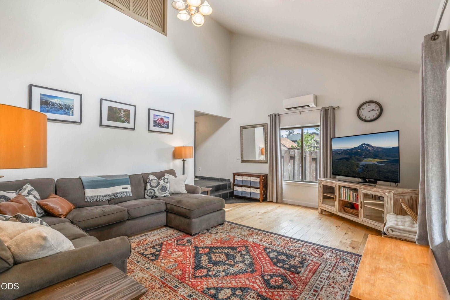 Photo of 902 Ogden Avenue 3 of 31