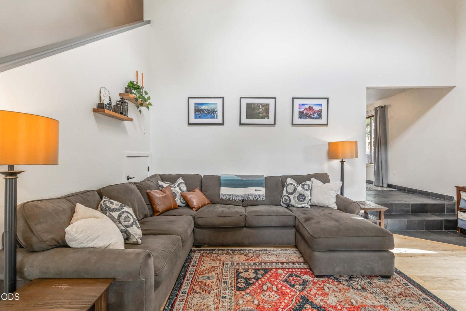 Photo of 902 Ogden Avenue 4 of 31