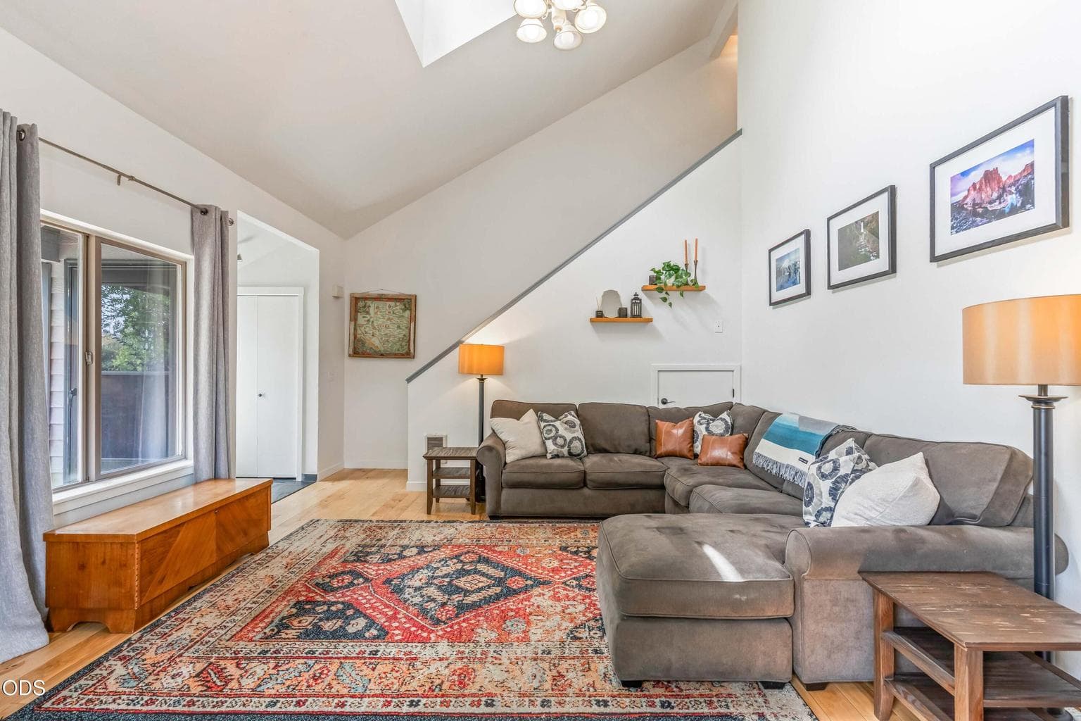 Photo of 902 Ogden Avenue 5 of 31