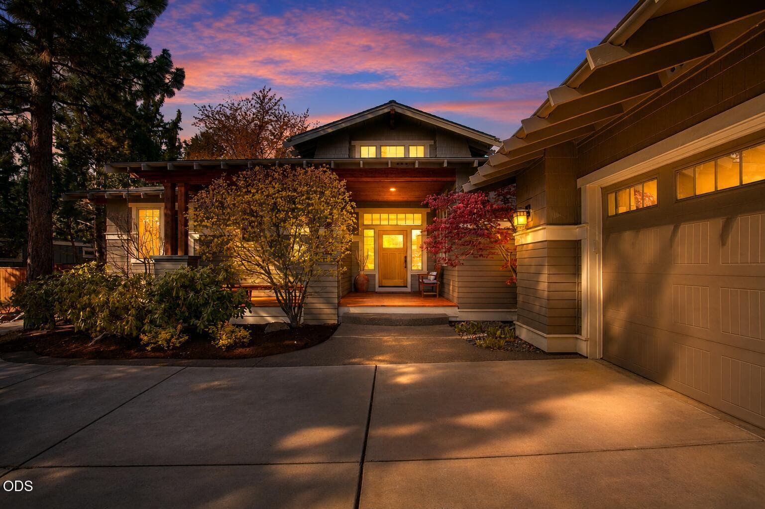 Photo of 691 Yosemite Drive 1 of 27