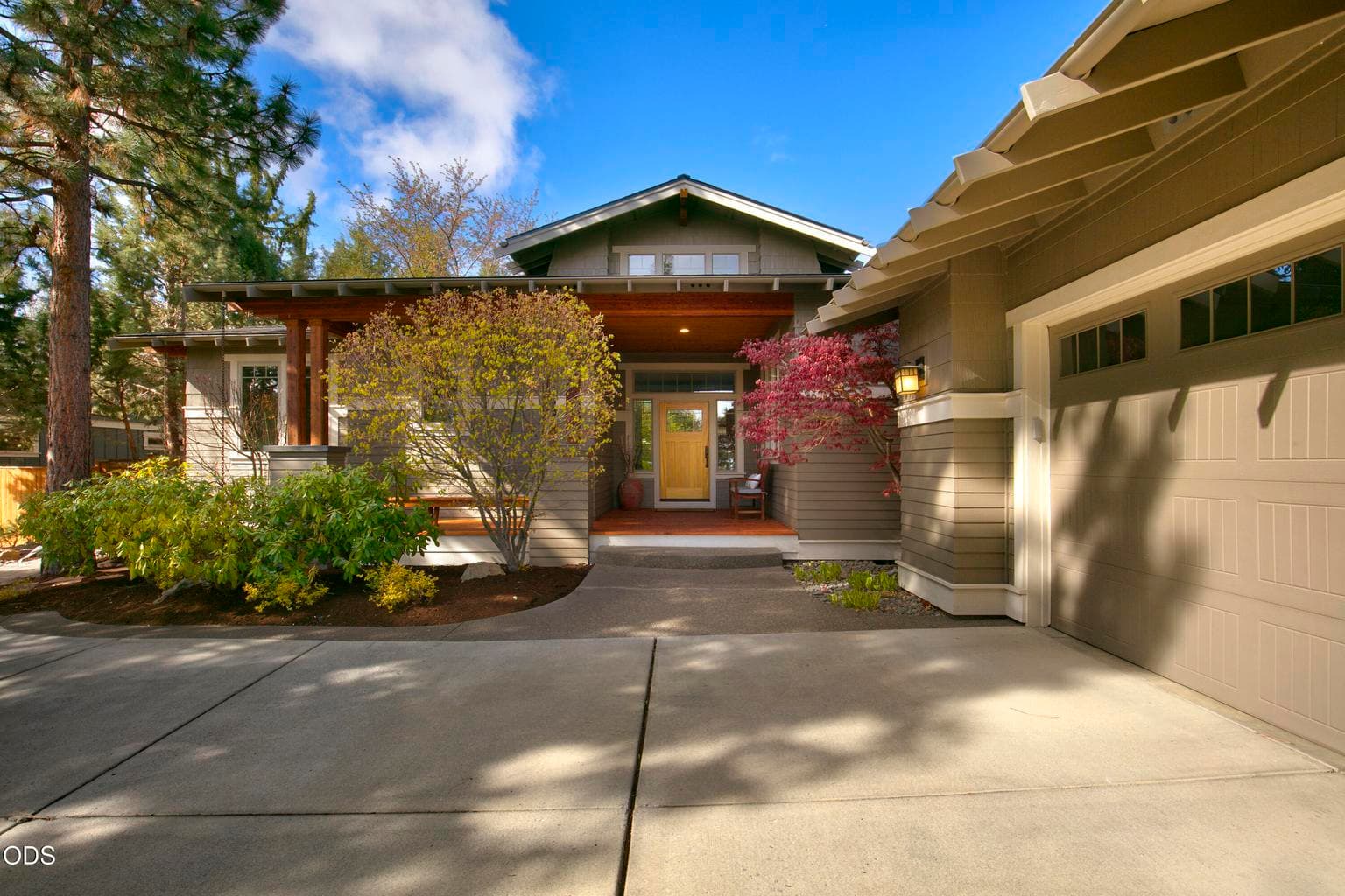 Photo of 691 Yosemite Drive 2 of 27