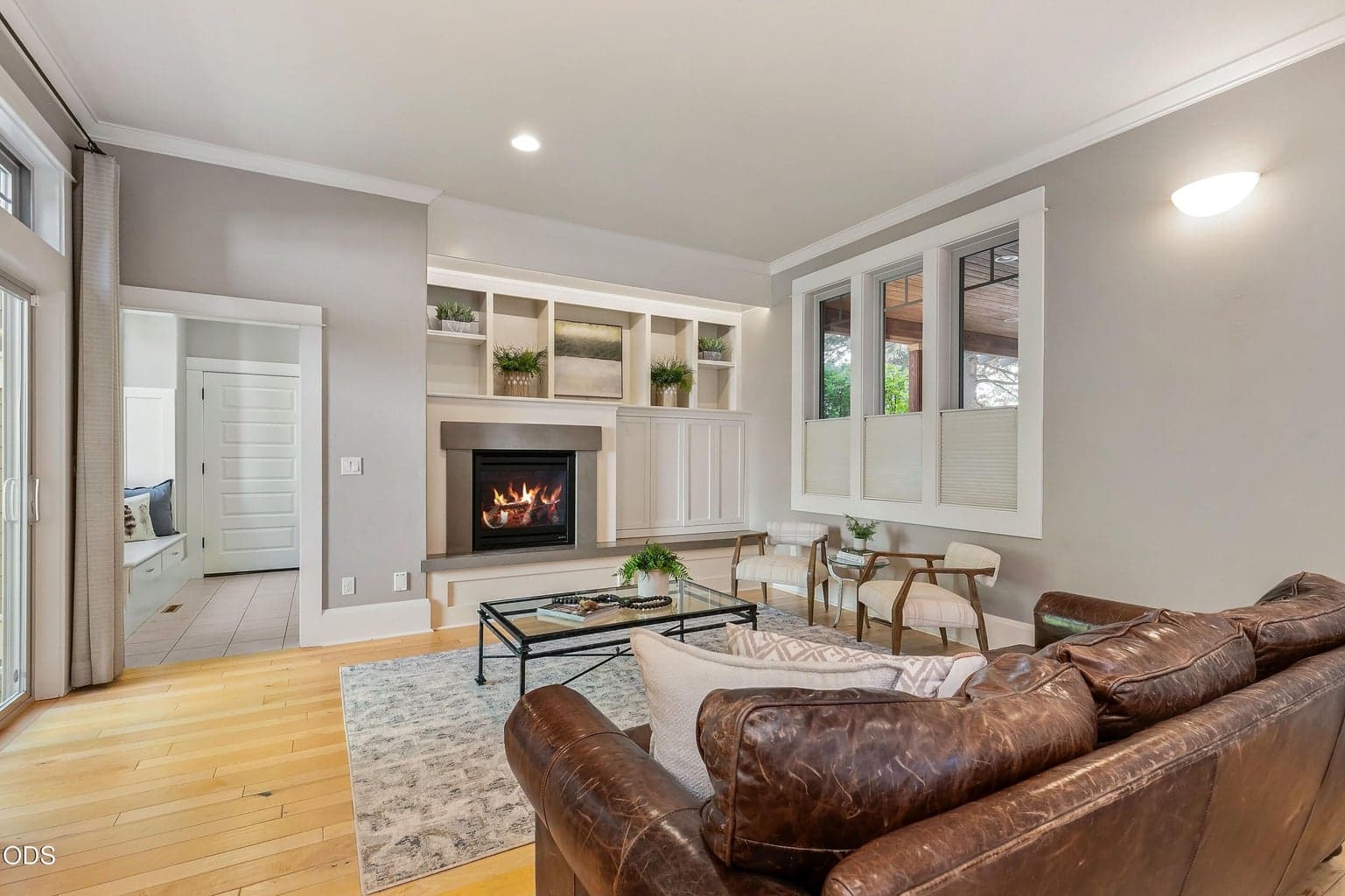 Photo of 691 Yosemite Drive 5 of 27