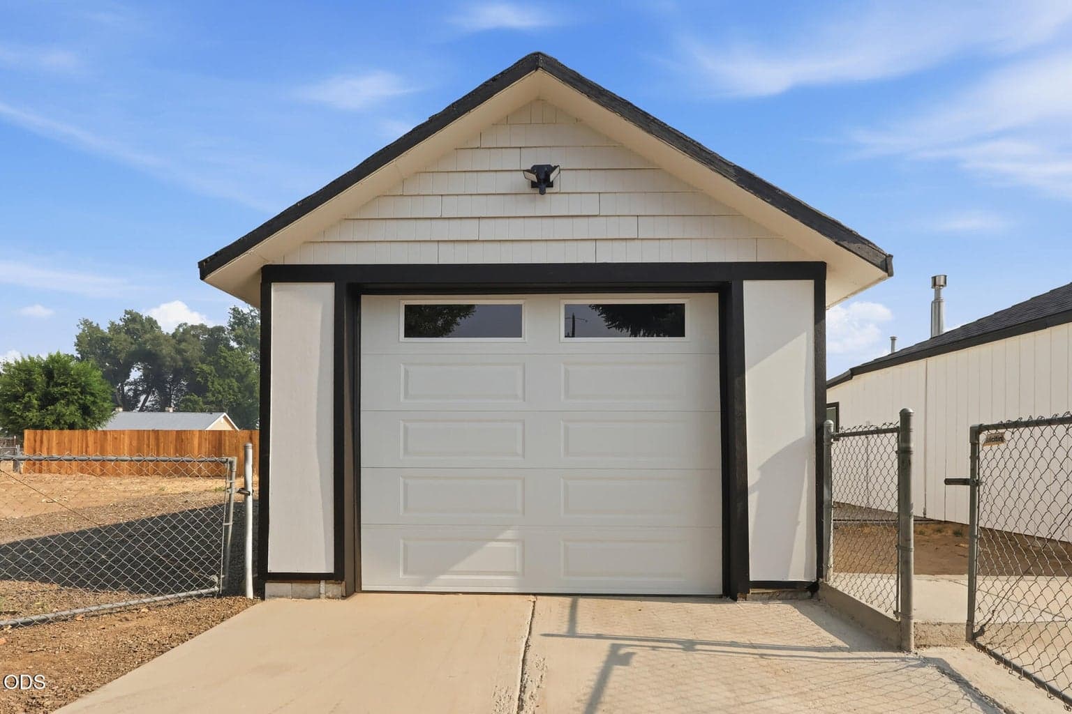 Photo of 2241 SE Roadway Lane 25 of 58
