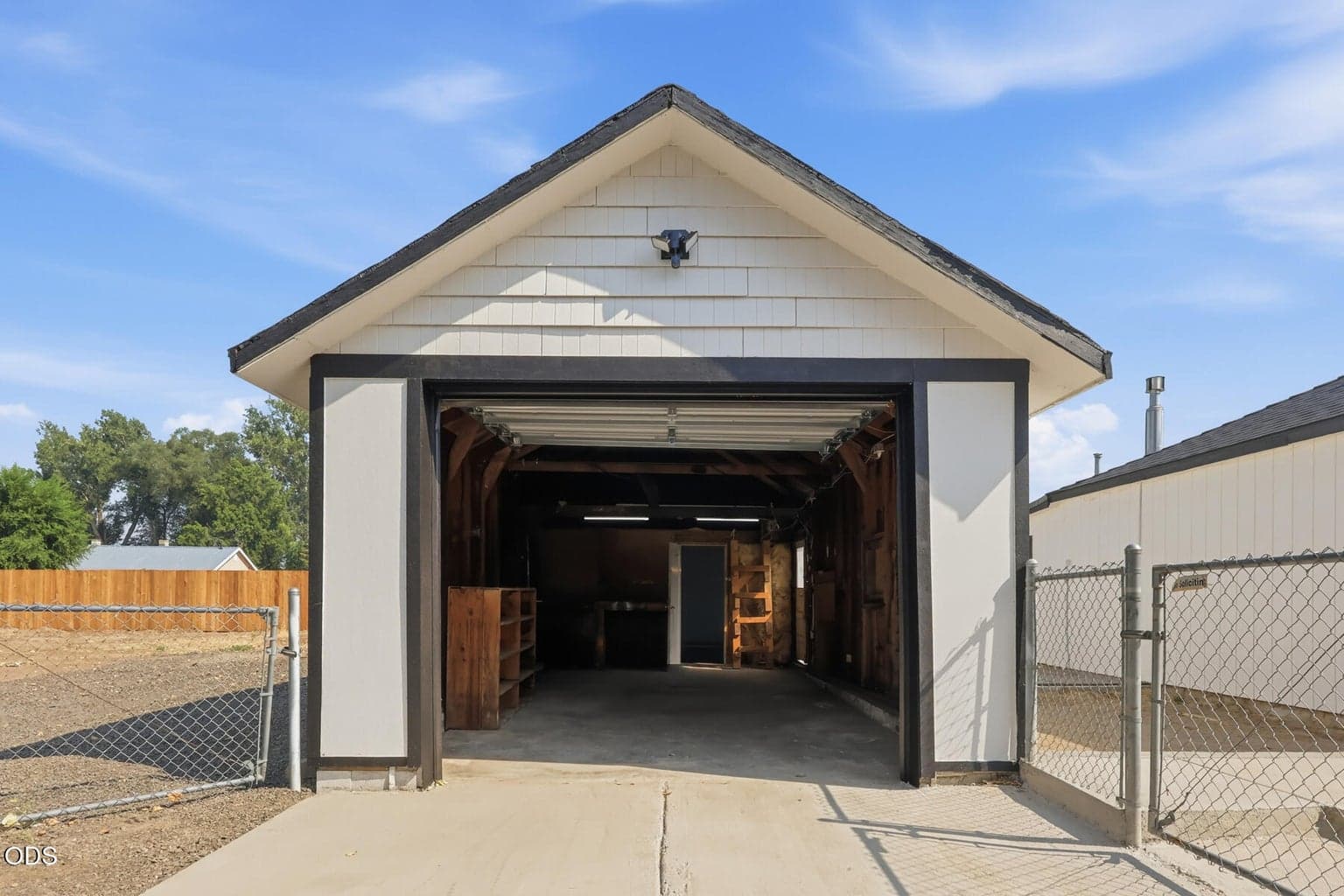 Photo of 2241 SE Roadway Lane 26 of 58