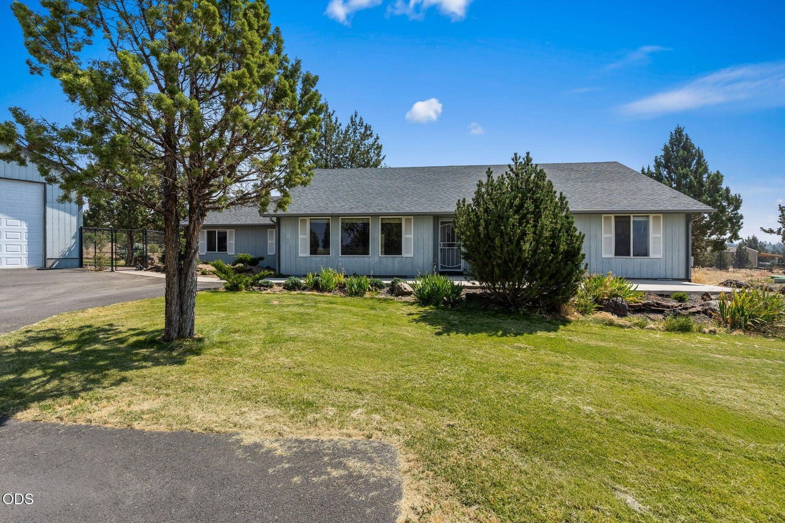 Photo of 7502 Bluebird Lane 2 of 36