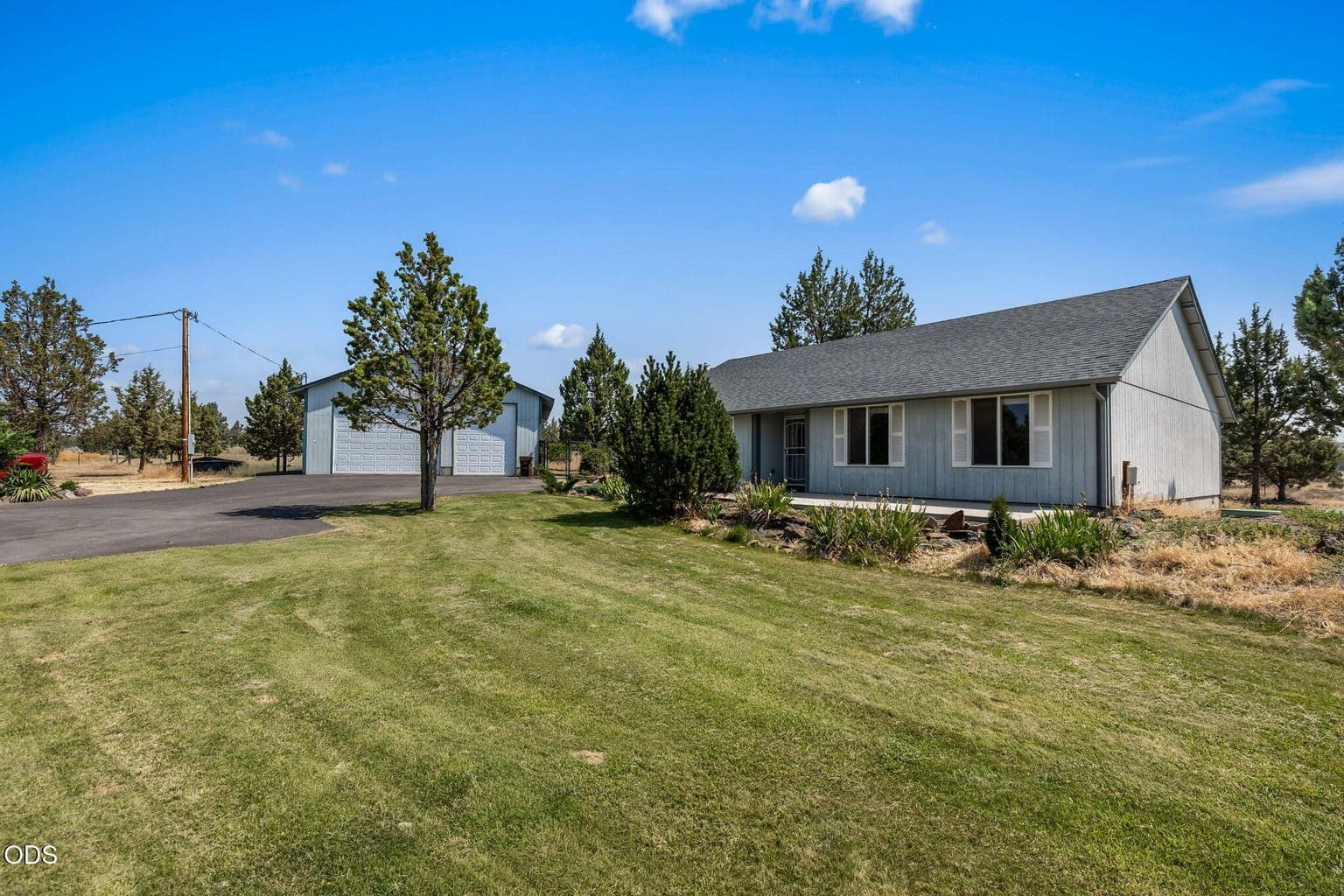Photo of 7502 Bluebird Lane 4 of 36
