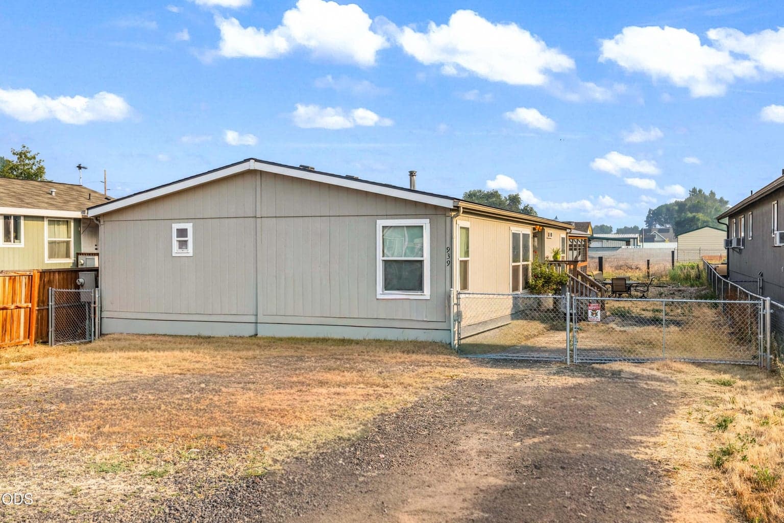 Photo of 939 Cains Road 1 of 26