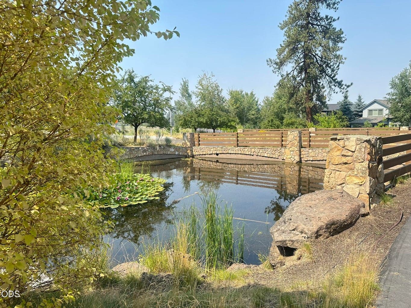 The water features, stonework, and bridges in the community make this very picturesque.