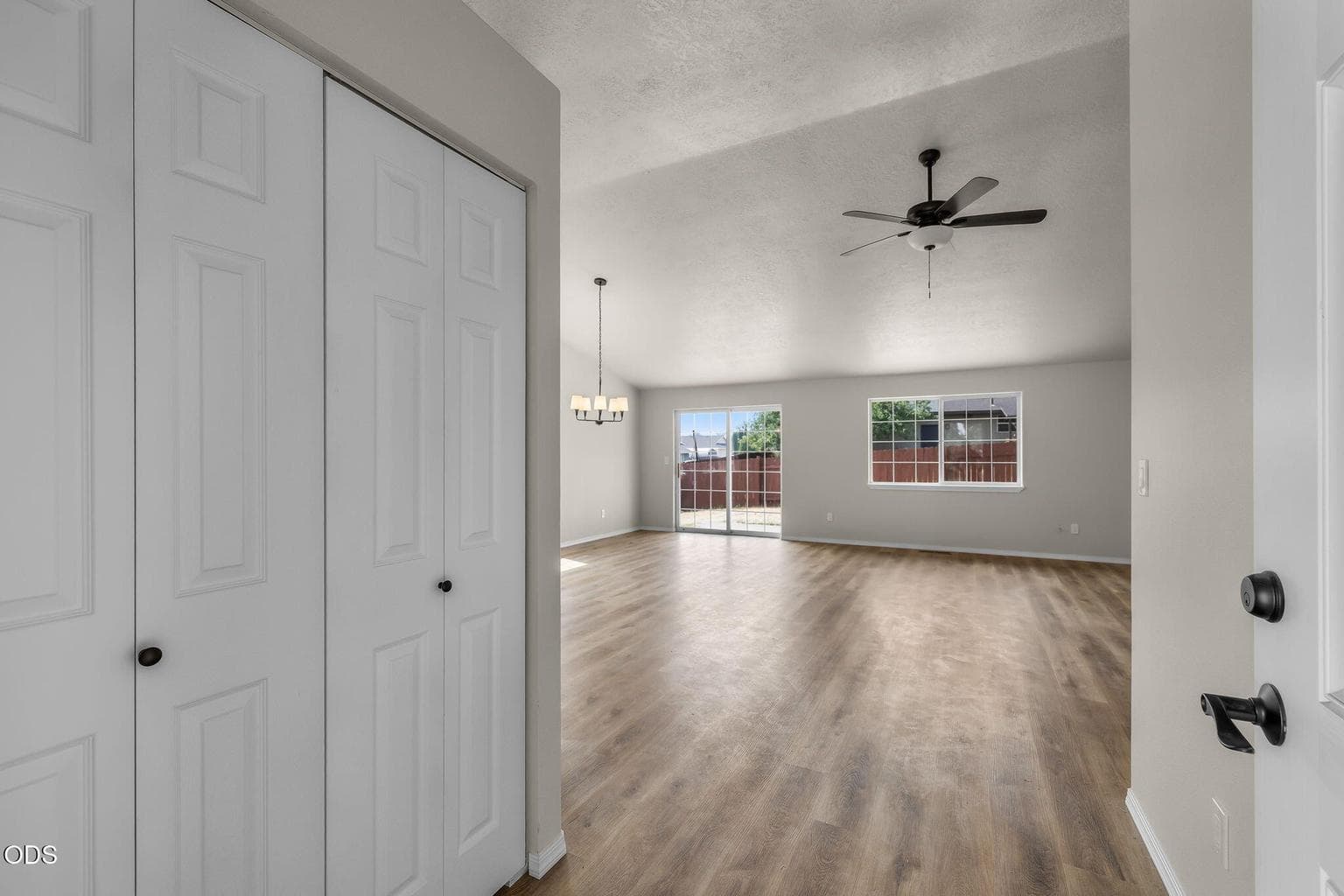 Photo of 629 Deer Ridge Court 4 of 33