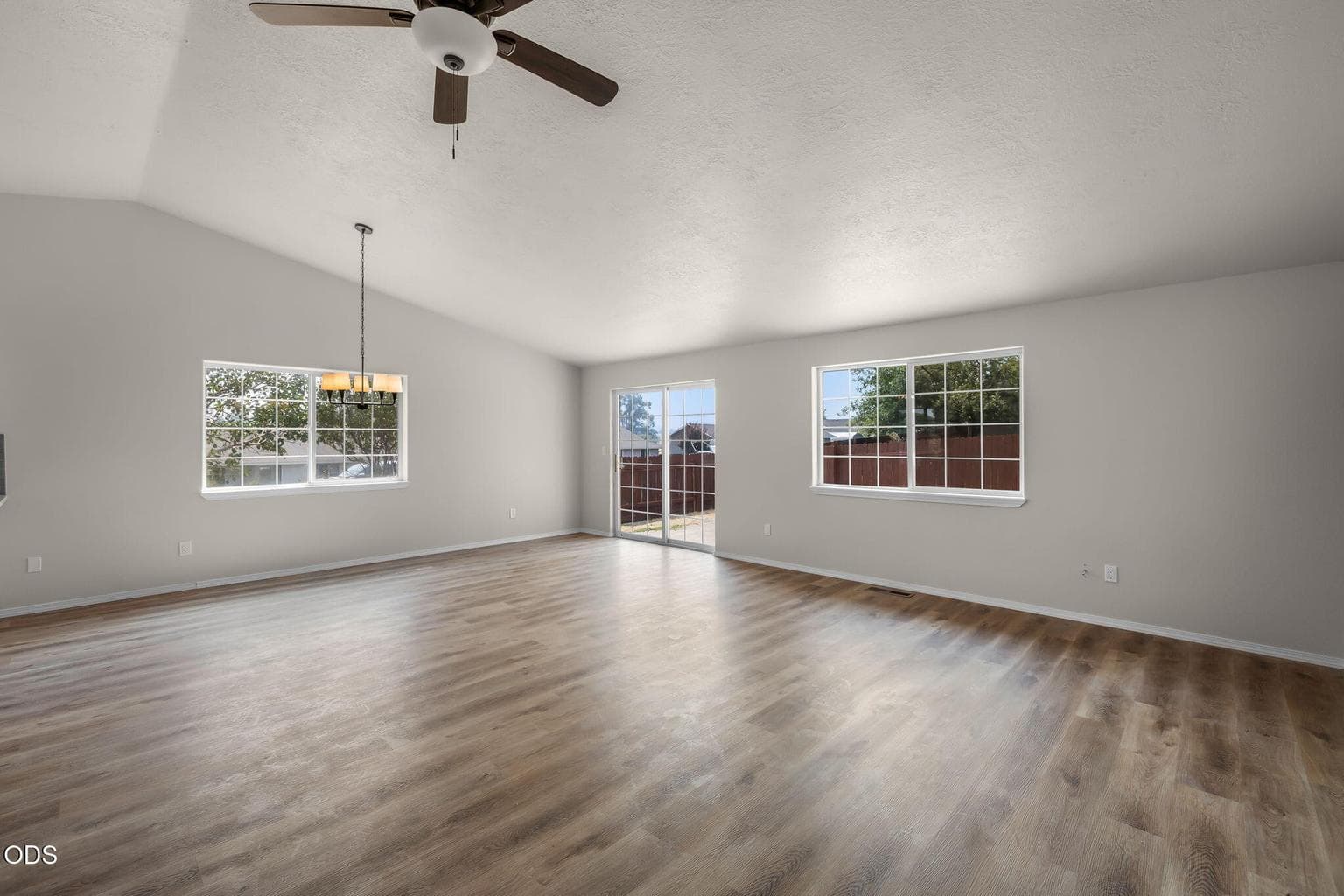 Photo of 629 Deer Ridge Court 5 of 33