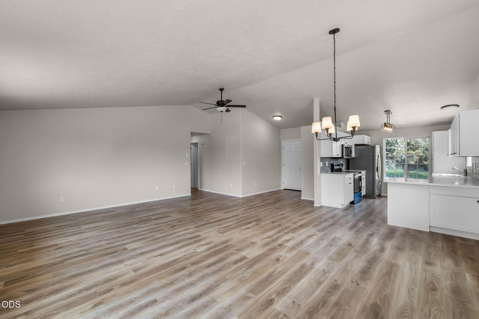 Photo of 629 SW Deer Ridge Court 7 of 33
