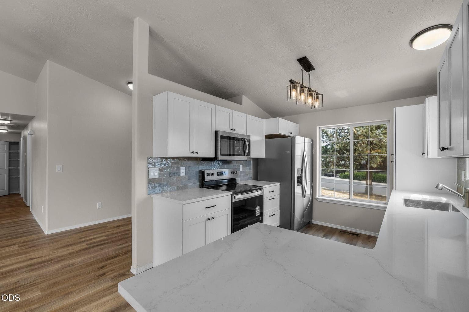Photo of 629 SW Deer Ridge Court 9 of 33