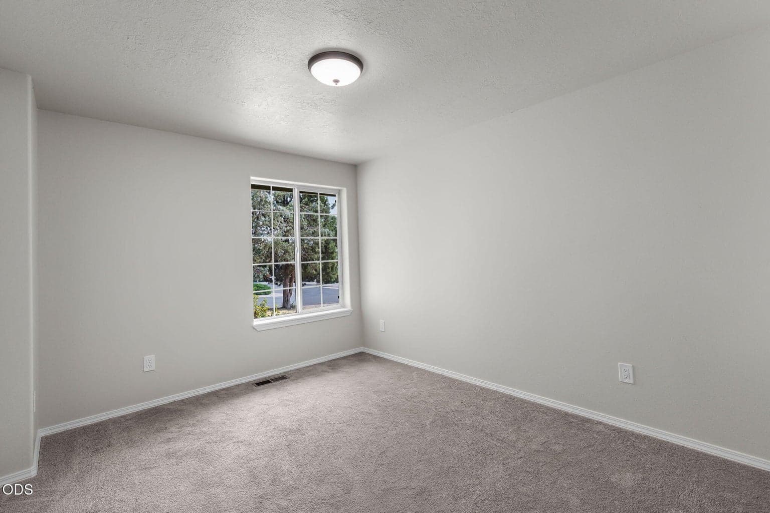 Photo of 629 SW Deer Ridge Court 14 of 33