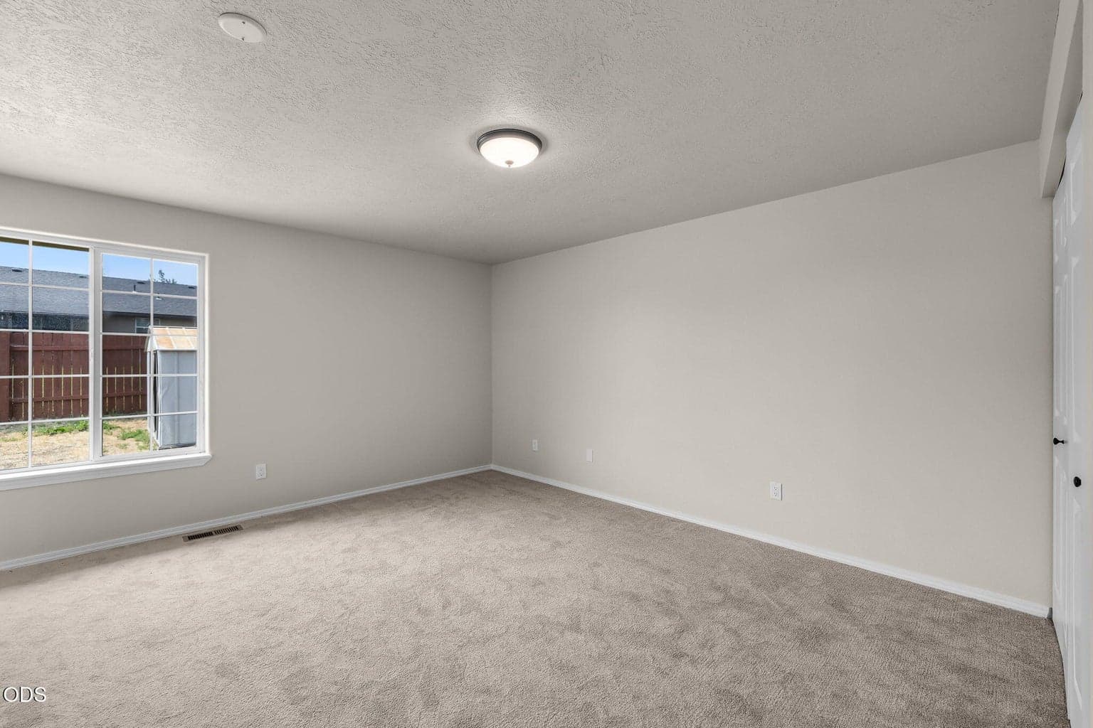 Photo of 629 SW Deer Ridge Court 18 of 33