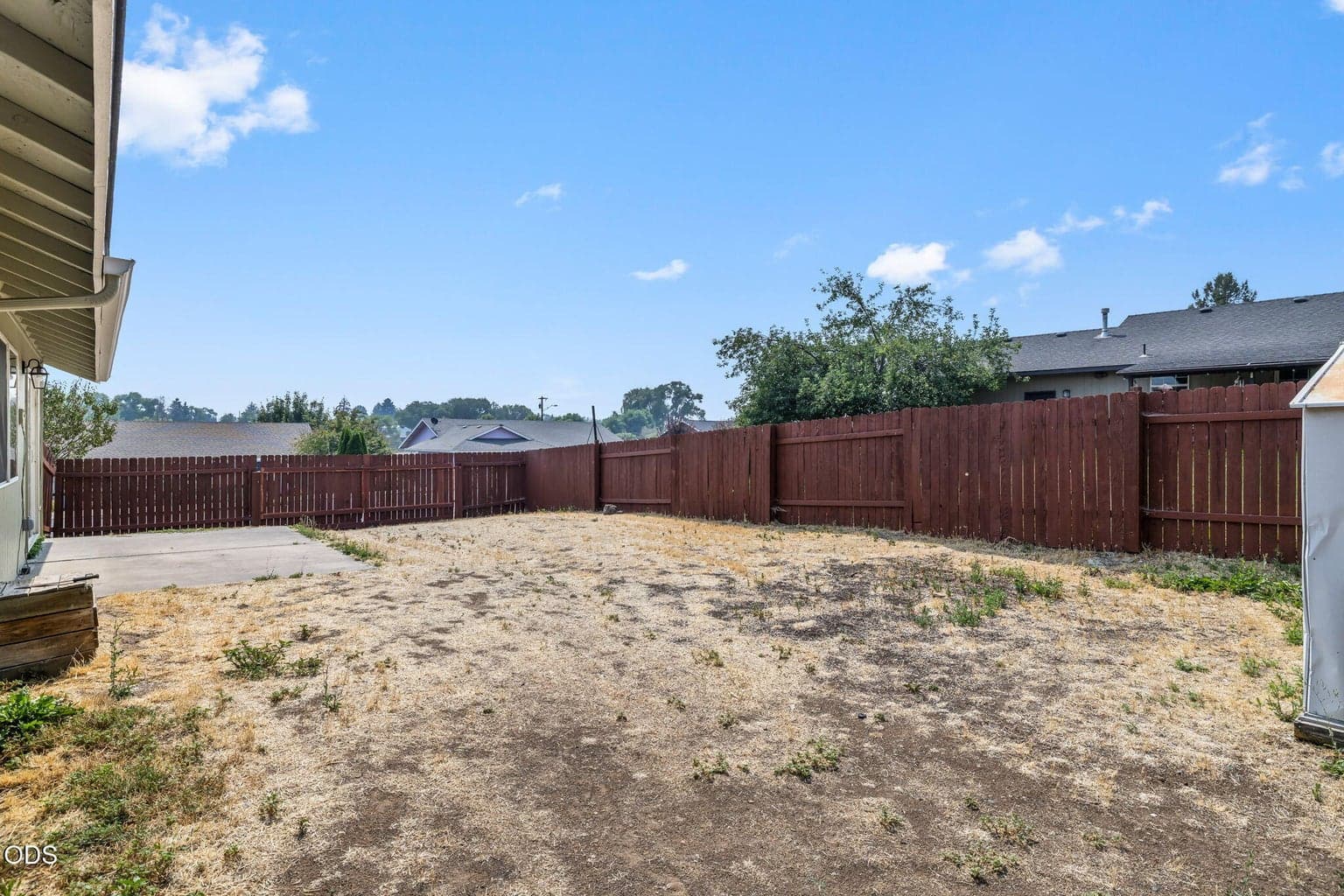 Photo of 629 SW Deer Ridge Court 29 of 33