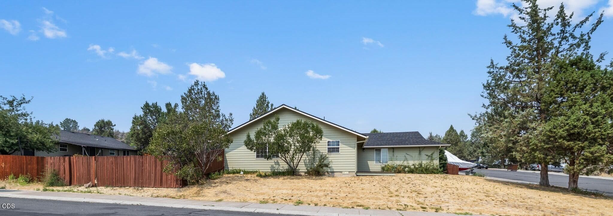 Photo of 629 SW Deer Ridge Court 30 of 33