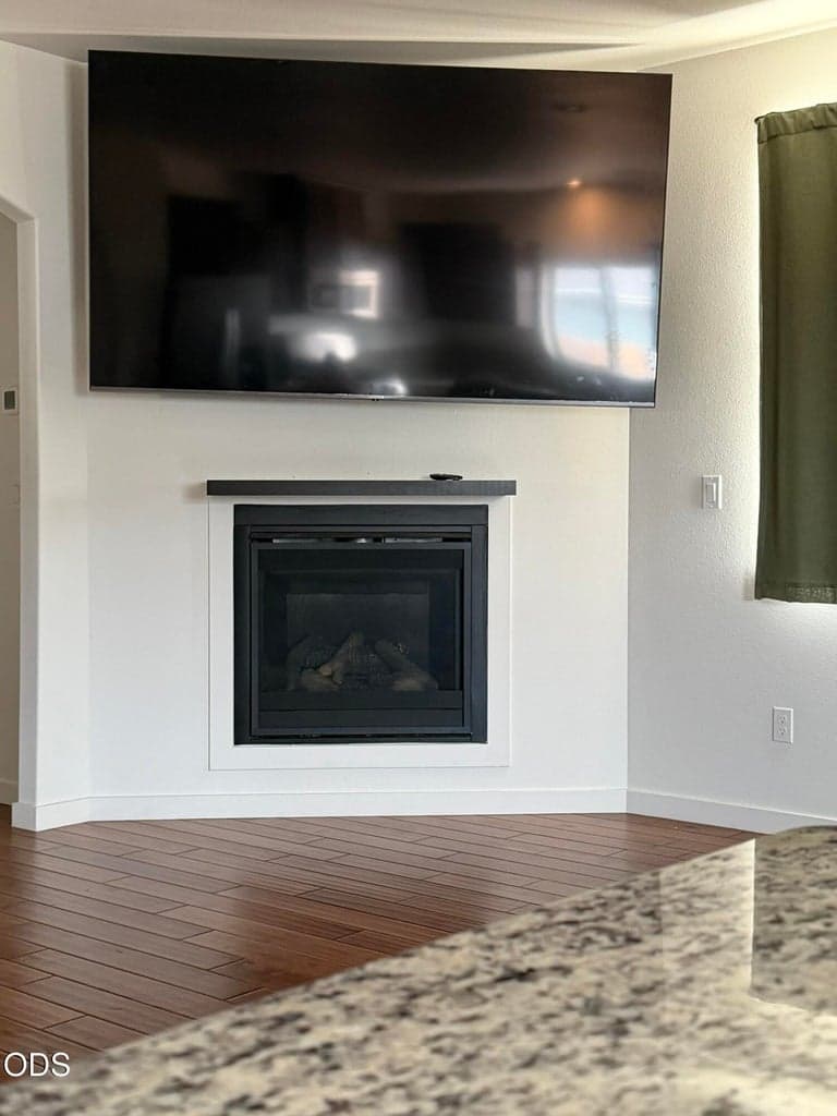 Photo of 976 SE Maui Lane 11 of 32